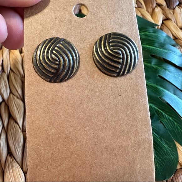BOGO FREE Brass statement button etched earrings 90’s VTG - Picture 4 of 4